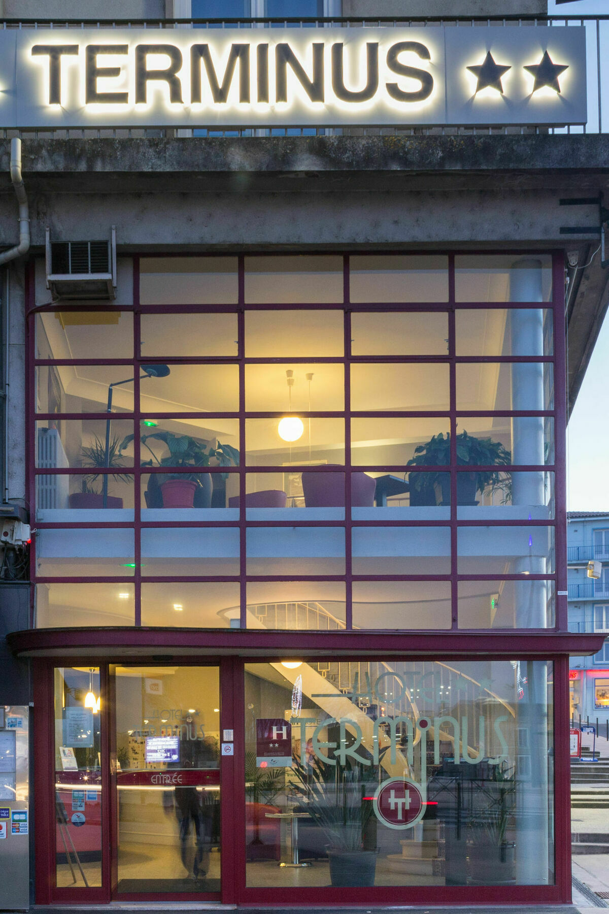 Brit Hotel Terminus Angoulême Exterior foto